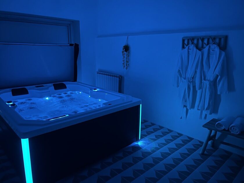 200 € la nuit💆‍♀️ Suite spa privative & piscine chauffée – Expérience bien-être exclusive ✨Saint-Géniès-de-Malgoirès 30